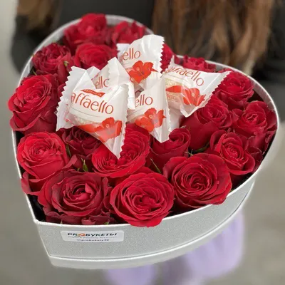 Белые розы с синей окантовкой и датой - сердце за 11 590 руб. | Бесплатная  доставка цветов по Москве