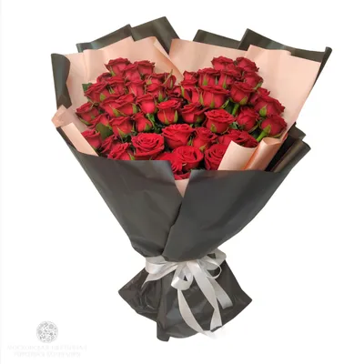 Купить сердце из 35 белых и красных роз с доставкой по Минску