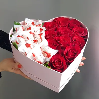 Сердце из роз в красной коробке купить в Москве по цене 4790₽ | Арт. 104-789