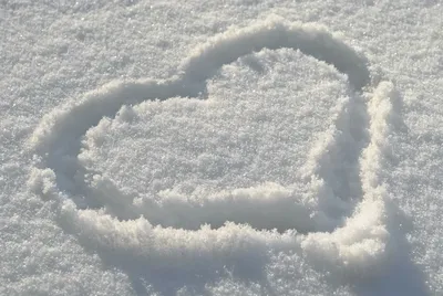 Сердце, снег, сердце из снега в …» — создано в Шедевруме