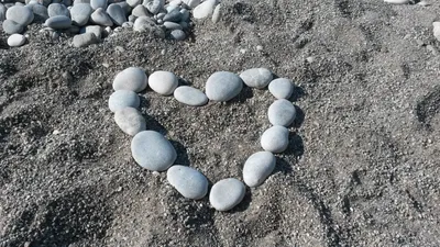 Сердце на песке стоковое фото. изображение насчитывающей песок - 48669960
