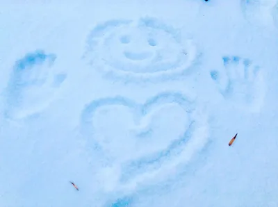 сердце нарисовано на снегу, счастливый, снег, погода фон картинки и Фото для  бесплатной загрузки