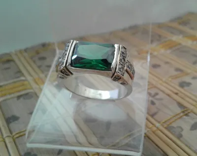 Серебряное кольцо с Изумрудом №1059700 - купить в Украине на Crafta.ua