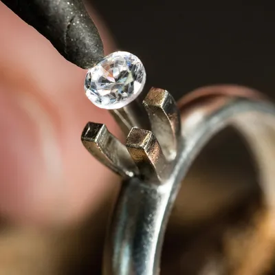 Кольца из серебра с янтарем купить в интернет-магазине НАШЕ ЗОЛОТО по  низким ценам с доставкой в Москве и по России