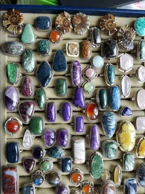 Кольца с необработанными камнями в магазине «Серебряные украшения  StuffLand» на Ламбада-маркете