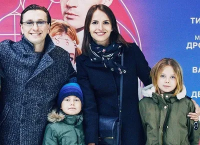 Сергей Безруков опубликовал трогательное фото с женой и детьми