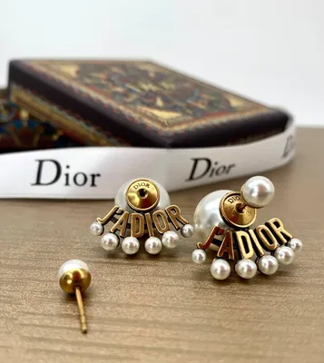 Двойная серьга Dior: история одного из самых культовых украшений |  MARIECLAIRE