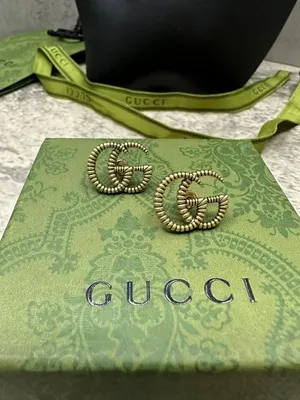 Серьги пусеты в стиле GUCCI модель с жемчугом, фирменными символами модного  дома, гравировкой клеймом в брендовой упаковке GUCCI - купить с доставкой  по выгодным ценам в интернет-магазине OZON (856067745)