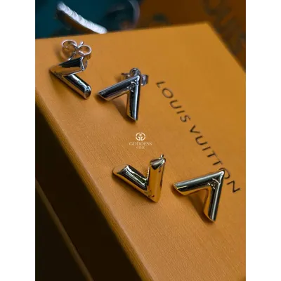 Золотые серьги с бриллиантами 0.07ct Louis Vuitton Blossom – купить за 61  500 ₽ в интернет-магазине Mister Diamond с бесплатной доставкой