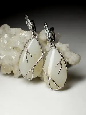 Серебряные серьги гвоздики с белым камнем 2102: цена 360 грн - купить  Украшения на ИЗИ | Чернигов