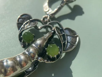 Серебряные серьги с нефритом Б33312560н купить в интернет-магазине Остров  Сокровищ