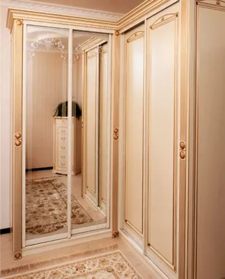 Угловой шкаф-купе зеркальный в классическом стиле