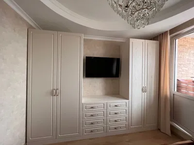 Классический шкаф для телевизора и шкаф купе - Классические шкафы на заказ  в Москве и МО