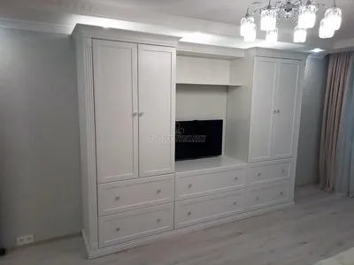 Белый классический шкаф «Этнэ» с нишей под телевизор для спальни или  гостиной, Арт.278