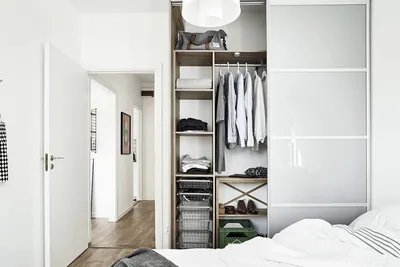 Как разместить шкафы в спальне, чтобы сделать ее уютной и функциональной