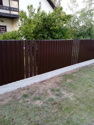Забор: металлический штакетник, цена в Краснодаре от компании КУБАНЬСТРОЙ