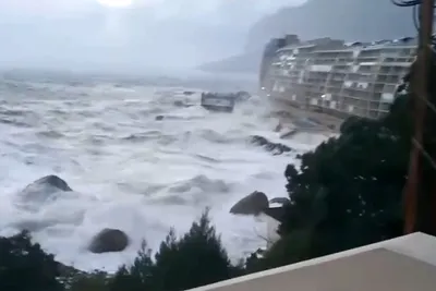 Как выглядит океан во время шторма: опубликовано впечатляющее видео -  Lifestyle 24