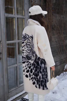 Шуба из овечьей шерсти с леопардом - цвет белый купить c доставкой в Москве  | CITY FURS