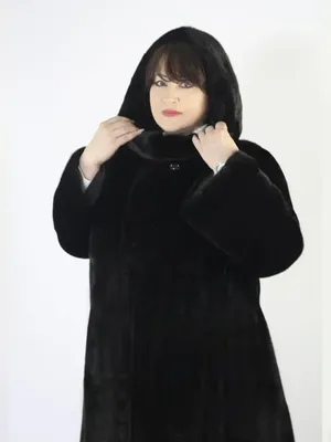 Шуба норковая (пальто), полноценный рукав с отделкой из соболя, воротник  стойка с отделкой из соболя, диагональная раскладка шкур, в салоне  BlackGlama
