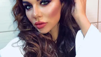 Визажист Шадрина Ольга СПб в Instagram: «1, 2??? 😁 Сила макияжа 🌟 Make up  by @alyona_beauty_muah Model @olya.shadrina» | Макияж, Визажист