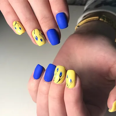 Blue and Yellow Nails 😍💙💛 #NailArt #Nails #Coffin | Желтый маникюр,  Дизайн ногтей в желтом цвете, Желтый дизайн ногтей