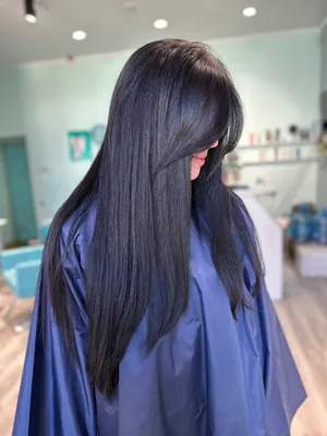 Синие пряди на темных волосах каре - 47 фото