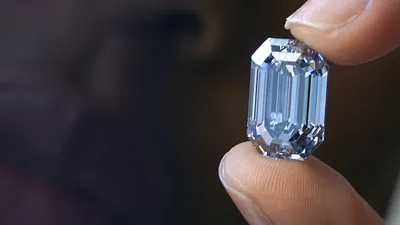 Редкие цвет, размер и огранка: за сколько продадут голубой бриллиант? —  Новости мира сегодня NTDНовости мира сегодня NTD