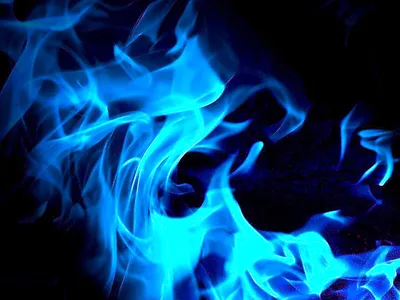 В огне, газ. Красный и синий огонь Стоковое Изображение - изображение  насчитывающей черный, блейзера: 204288783