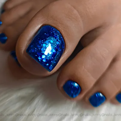Трендовый синий 💙 Педикюр + гель-лак – 1900₽ Педикюр на пальчики +  гель-лак – 1300₽ .. | ВКонтакте