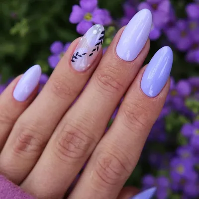 Сиреневый маникюр | Образцы фиолетового дизайна ногтей, Миндалевидные ногти,  Дизайнерские ногти