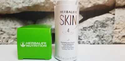 Herbalife SKIN® Instant Reveal Berry Scrub