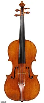 Брошь Скрипка Амати 2748.4 – фигурка-сувенир из янтаря и латуни, купить  оптом