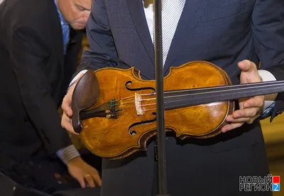 В Музее музыки в Москве показали 300-летнюю скрипку Страдивари | KM.RU
