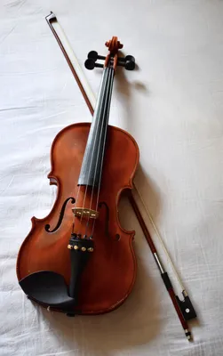 Старинная скрипка, Австрия, 18 век, инкрустация в форме звезды