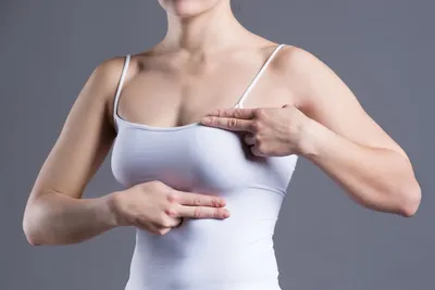 Прощупывается грудной имплант после маммопластики: горбы при движении