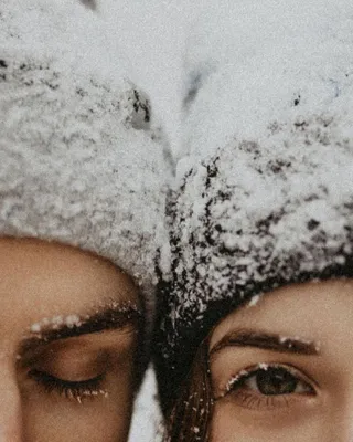 Зимняя фотосессия в снегу. Глаза влюблённых. Картинки про любовь. | Wedding  photo inspiration, Photo inspiration, Photo