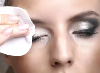 Как снимать макияж - косметолог дла практчные советы | РБК-Україна