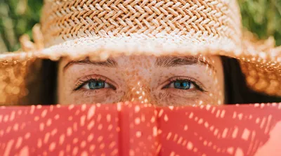 Аллергия на солнце (фотодерматоз): лечение и симптомы.