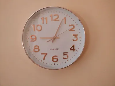 Современные настенные часы, 12-дюймовый 3D-номер без тиканья Бесшумные  кварцевые настенные часы с батарейным питанием | Fruugo TR