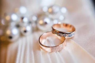 Современные обручальные кольца Only Love с дорожками камней купить от 85552  грн | EliteGold.ua