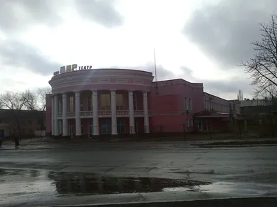 В Стаханове сгорел кинотеатр “Мир” (фото, видео) – Східний Варіант