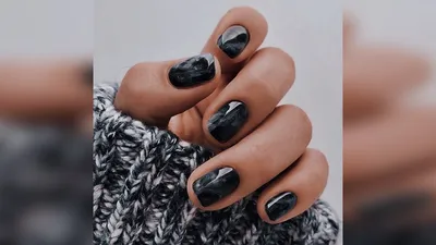 Заметили, что в один момент все ногти стали черные? 😁 Короткие ногти не  укрепляю, а наношу флюид гель в тонкий слой или в технике с… | Instagram