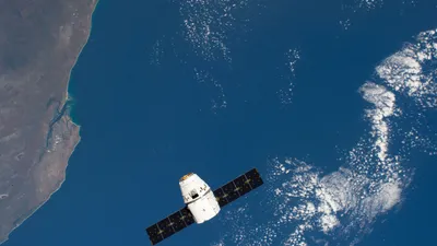 Астронавт NASA показал, как на МКС выбрасывают мусор | Наука | Общество |  Аргументы и Факты
