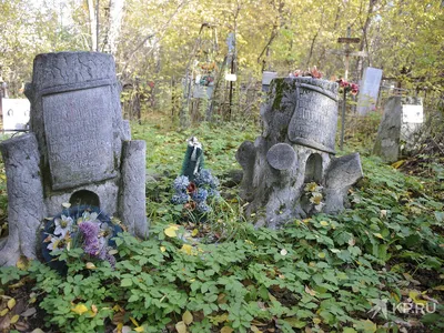 Старинные могильные плиты на кладбище Быстрицы | Родная Вятка