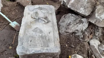 Старинные могильные плиты на кладбище Быстрицы | Родная Вятка
