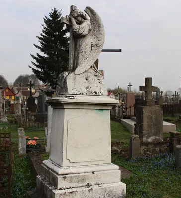 В Бабьем Яру в Киеве восстановили старинные надгробные памятники | Сегодня