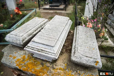 Художественное надгробие XVIII века и первой половины XIX века