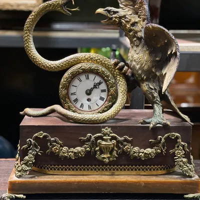 Старинные фарфоровые настольные часы …» — создано в Шедевруме