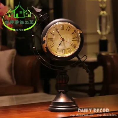 Старинные настольные часы украшены …» — создано в Шедевруме