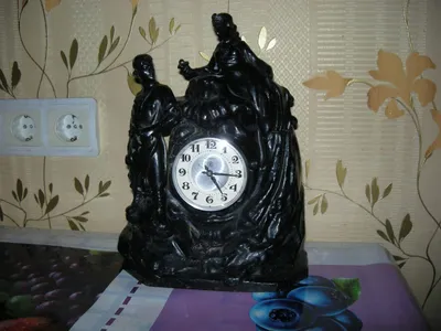 Старинные, настольные часы со скульптурой девушки
